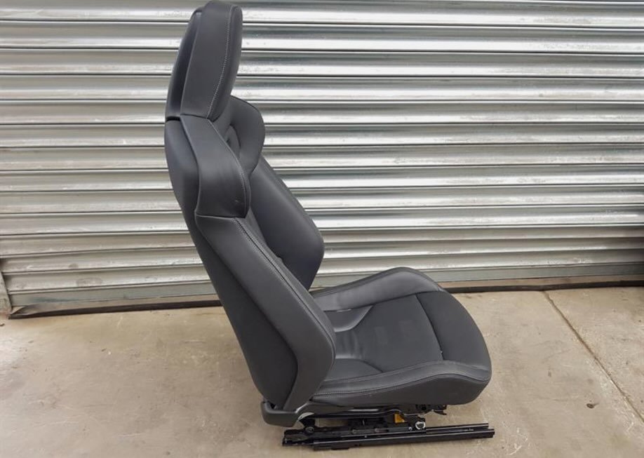 F82 BMW M4 competition all seats, cards and armrest2 door coupe - Image 3