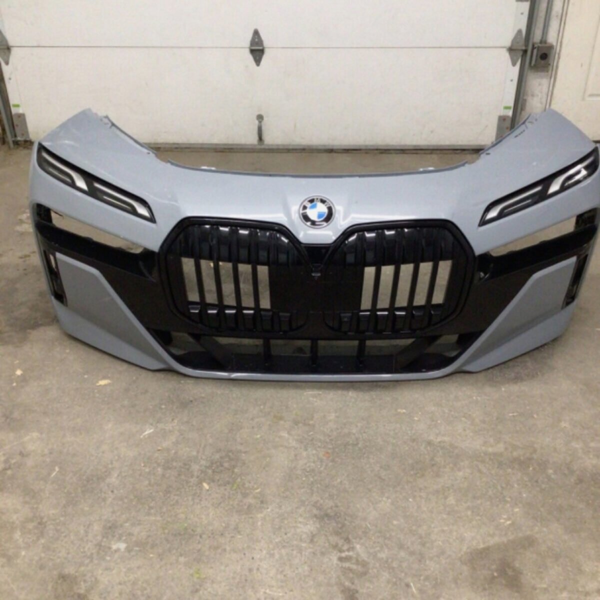 2023-2024 BMW 7-SERIES G70 FRONT BUMPER COVER GRAY OEM. FULL BUMPER