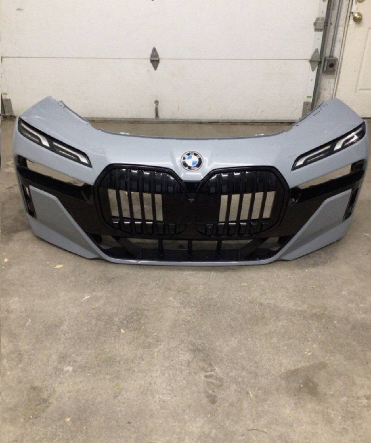 2023-2024 BMW 7-SERIES G70 FRONT BUMPER COVER GRAY OEM. FULL BUMPER - Image 3
