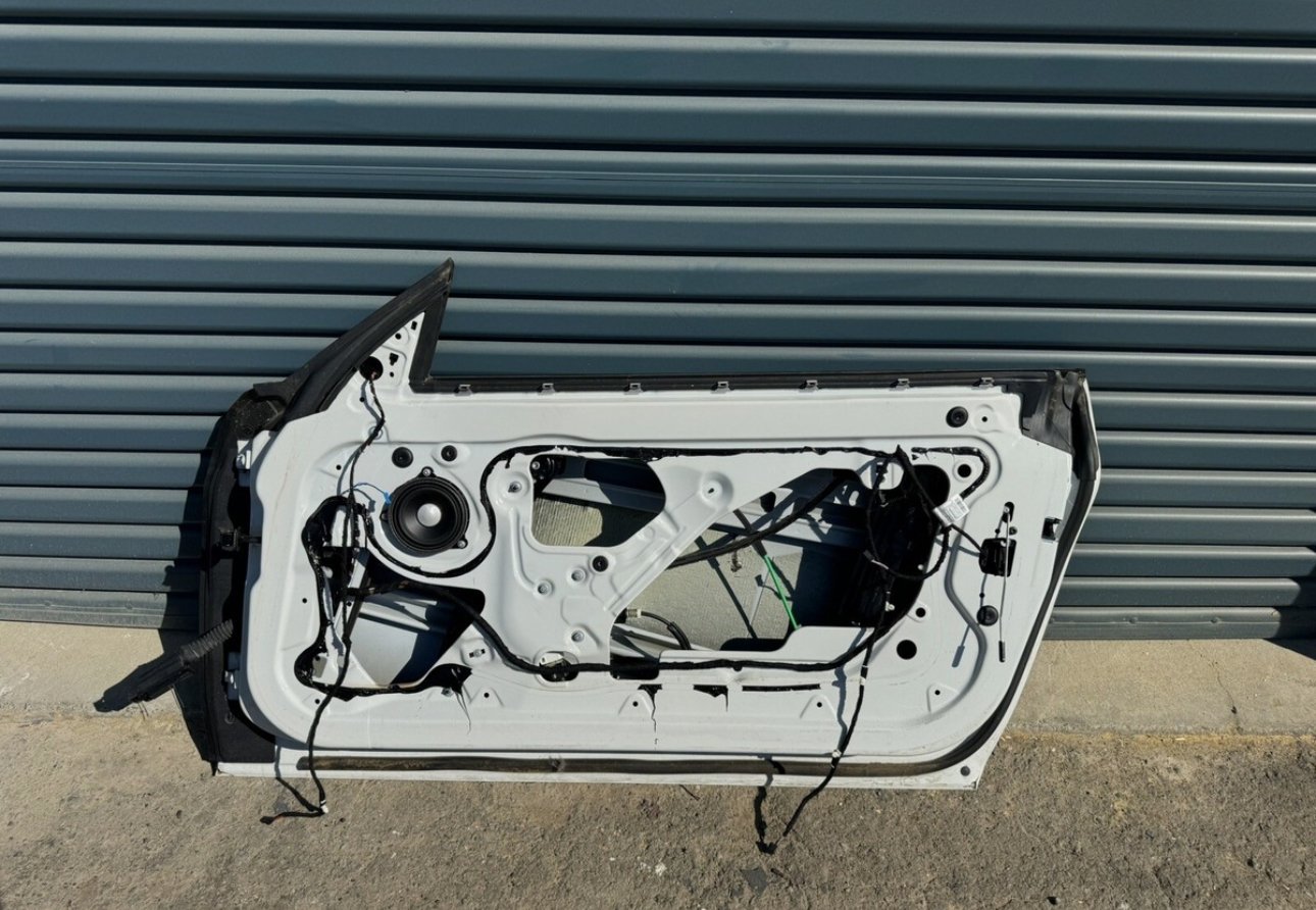 BMW M4 OEM FRONT RIGHT SIDE DOOR ASSEMBLY WHITE - Image 6