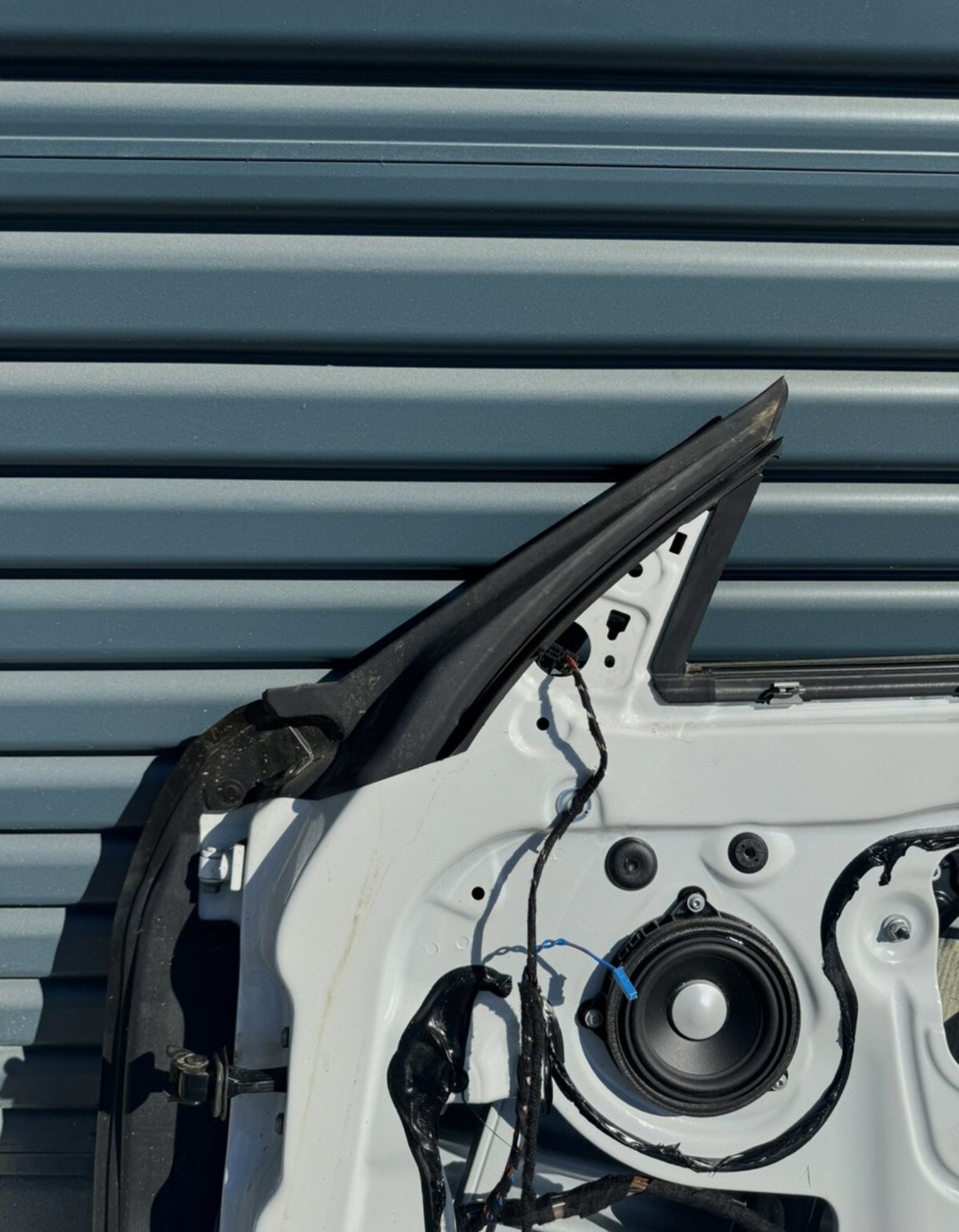 BMW M4 OEM FRONT RIGHT SIDE DOOR ASSEMBLY WHITE - Image 7