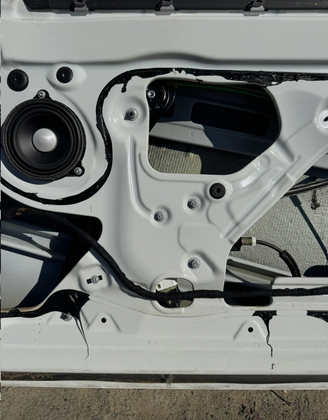 BMW M4 OEM FRONT RIGHT SIDE DOOR ASSEMBLY WHITE - Image 9